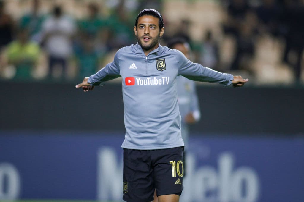 Carlos Vela ya prepara su visita al Cruz Azul en un escenario envidiable: el Estadio Azteca.