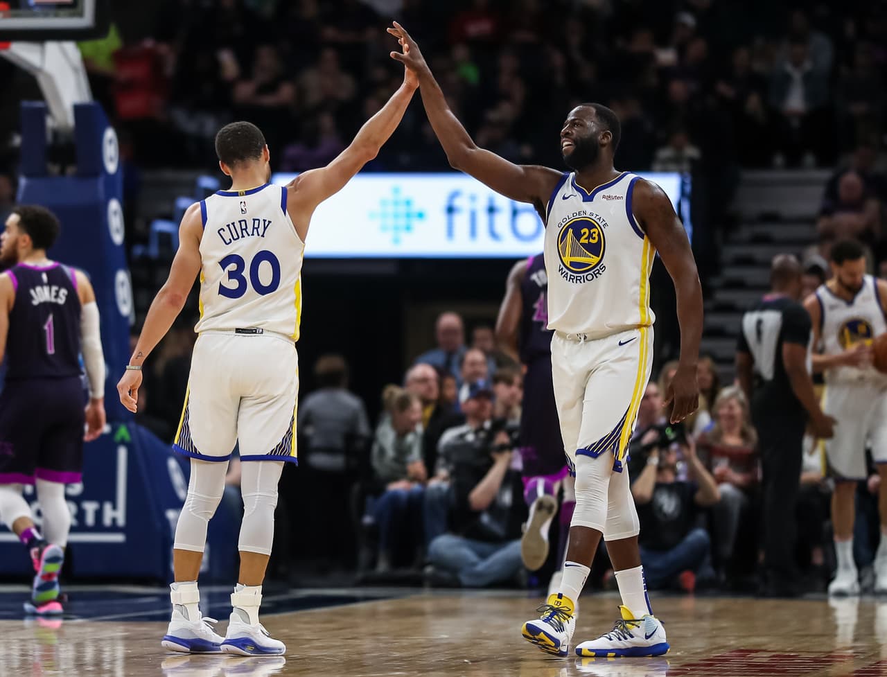 El estelar guardia de los Warriors Stephen Curry (30) se despachó con 36 puntos , encestando ocho de 14 intentos de triples. Por Minnesota el más destacado fue, para no perder la costumbre, Karl-Anthony Towns con 26 unidades y 21 tableros.