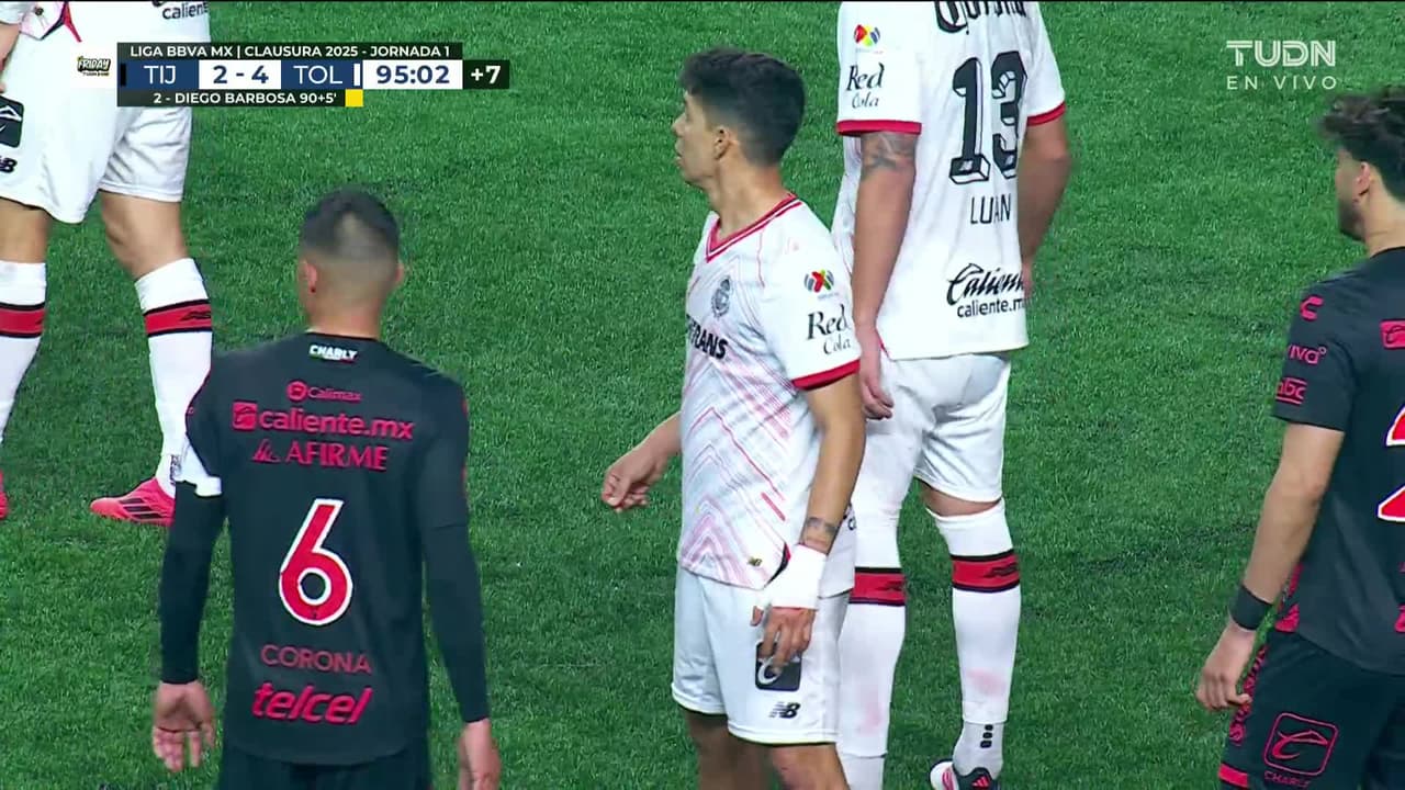 ¡TIRO ATAJADO! disparo por Efraín Álvarez.