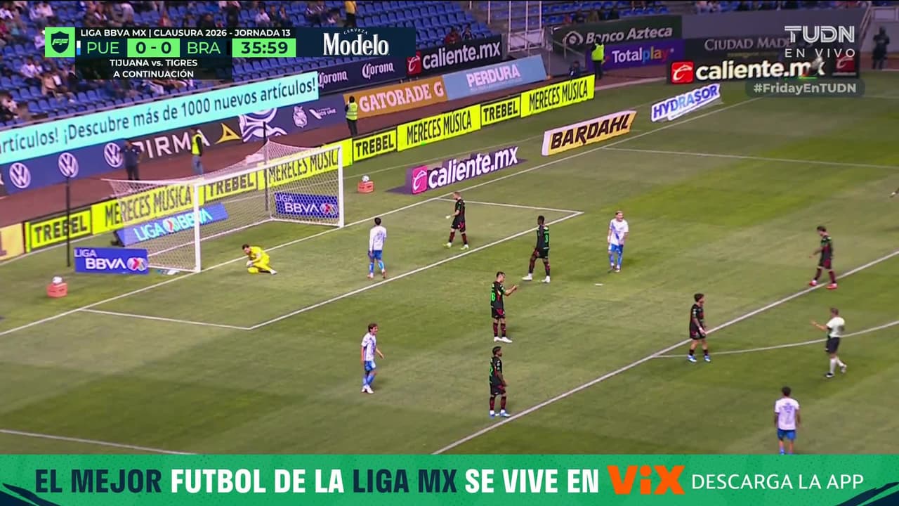 ¡JURADO EN EL FONDO! Primera ocasión de peligro del Puebla pero el arquero mexicano evita el gol