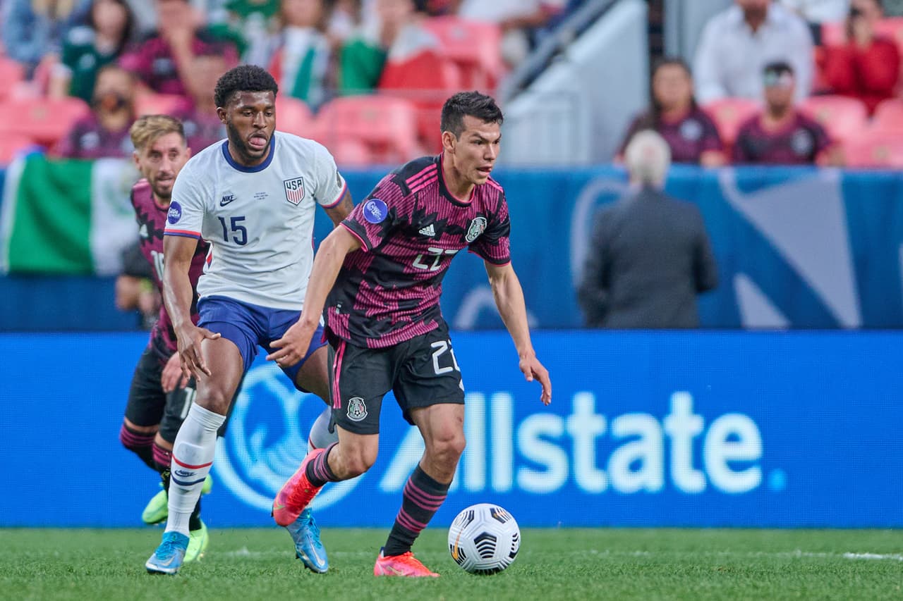 Hirving Lozano fue una total pesadilla para la defensa de Estados Unidos y provocó una tarjeta amarilla.