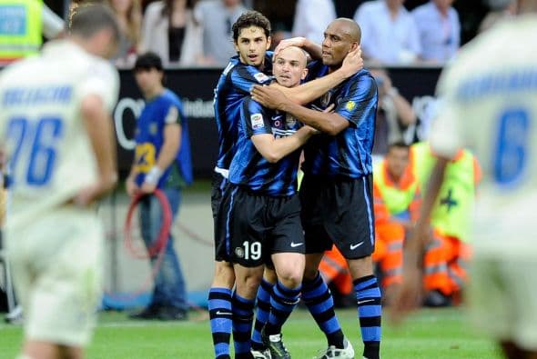 Algo ya no nuevo por parte de Cambiasso fue otro tanto en un momento difícil para su equipo.