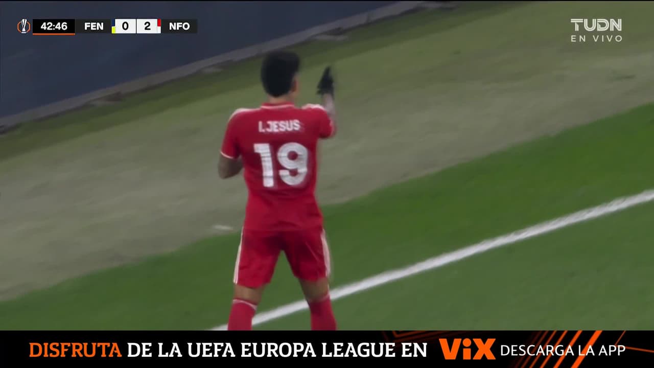 Igor Jesus anota el segundo gol del Nottingham Forest ante Fenerbahçe