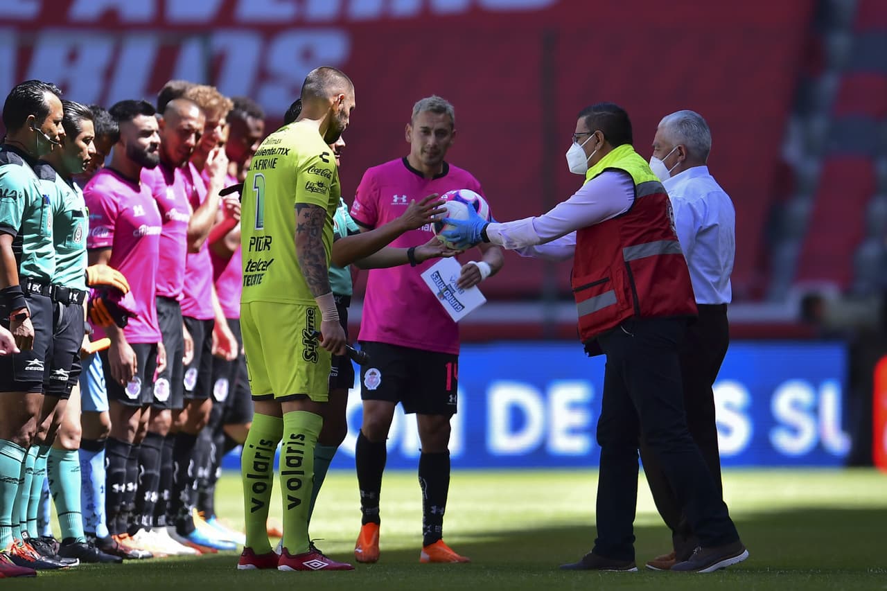 Inicia el partido en el Nemesio Diez.