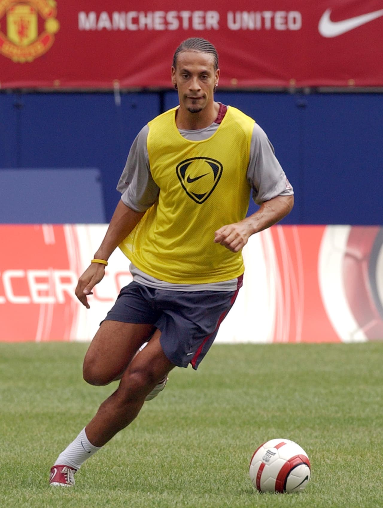 6. Rio Ferdinand - el inglés pasó del Leeds United al Manchester United en la temporada 2002/2003 por un valor de 46 millones de euros.