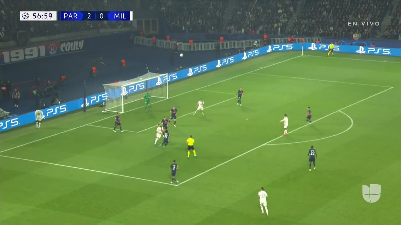 ¡TIRO ATAJADO! disparo por Kylian Mbappé.