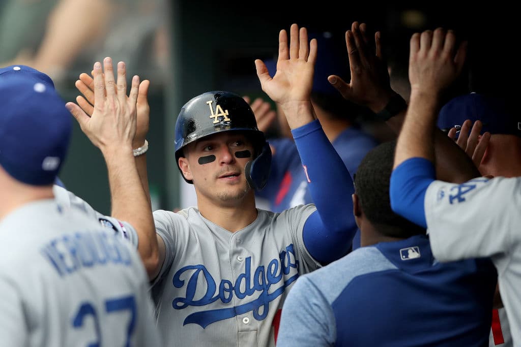 <b>1) Los Angeles Dodgers</b>. Los Dodgers (59-29) poseen la mejor marca de todo Major League Baeball. Han jugado un béisbol espléndido, con gran pitcheo y bateo no solo de poder sino muy oportuno. Mandan a cuatro jugadores al All Star y lucen muy sólidos para regresar por el Viejo Circuito a la Serie Mundial. Podría ser temprano para decirse pero estos Dodgers lucen como un equipo capaz de ganar un título.