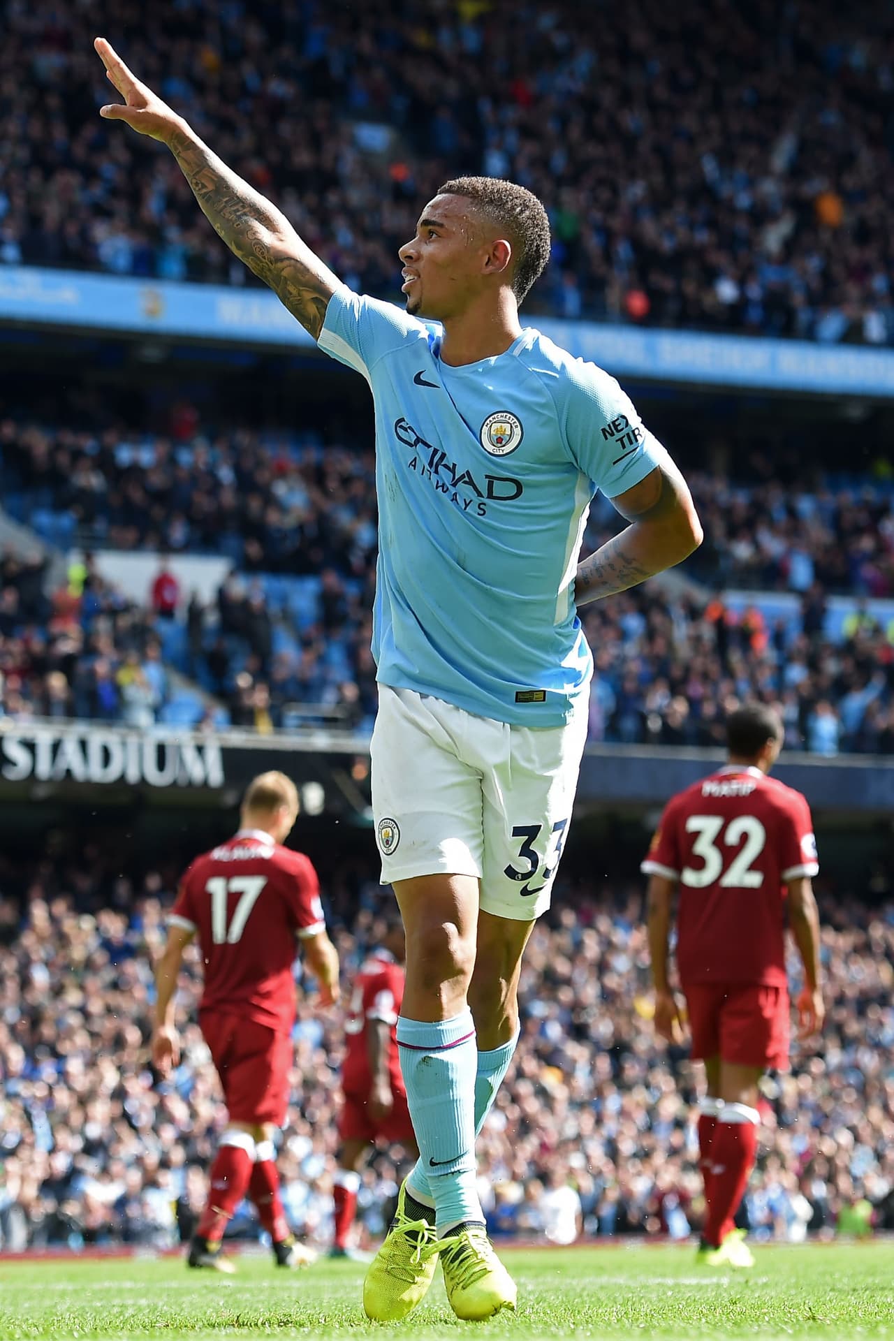 Sus goles con el Palmeiras y su incursión con la selección de Brasil le han abierto las puertas de Europa con un equipo que quiere dar el golpe ganando por primera vez la 'Orejona'. Con 20 años, este delantero mete miedo junto a Sergio 'Kun' Agüero.