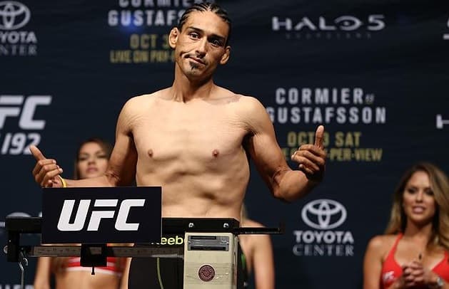 Peleador mexicano de UFC suspendido tres meses por doping