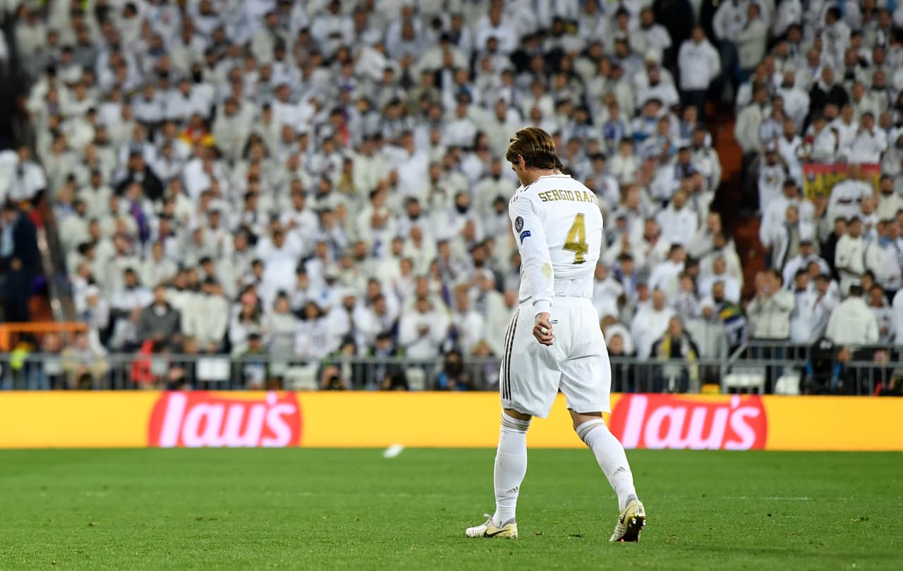 Sergio Ramos sale expulsado del campo de juego.