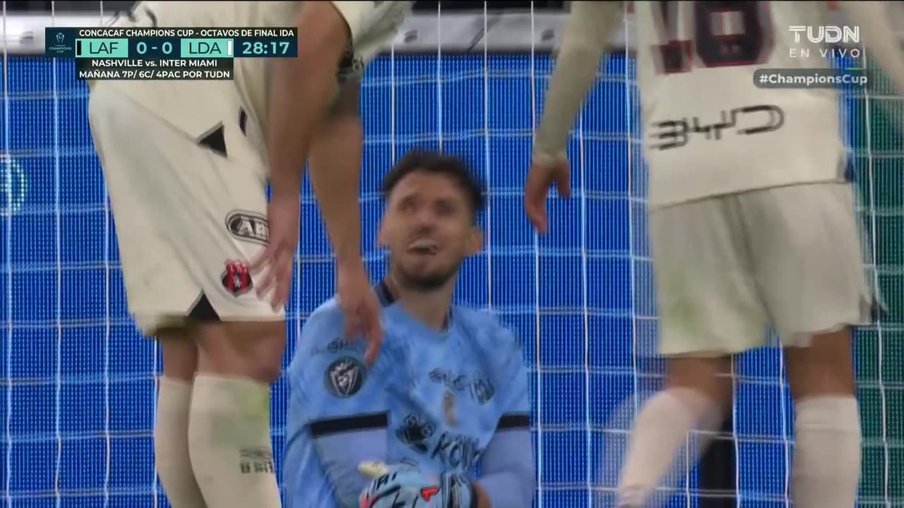 ¡La tremenda ataja de Washington Ortega que le niega el gol al LAFC!