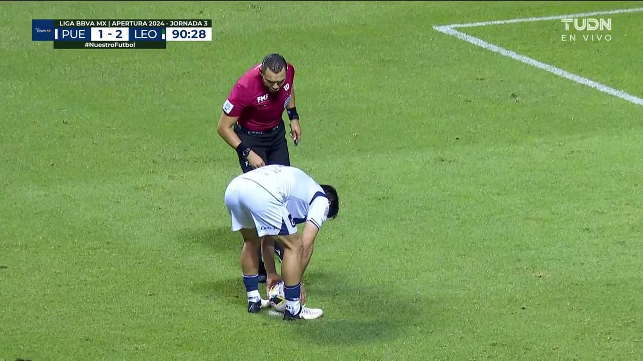 ¡GOL!  anota para Puebla. Lucas Cavallini