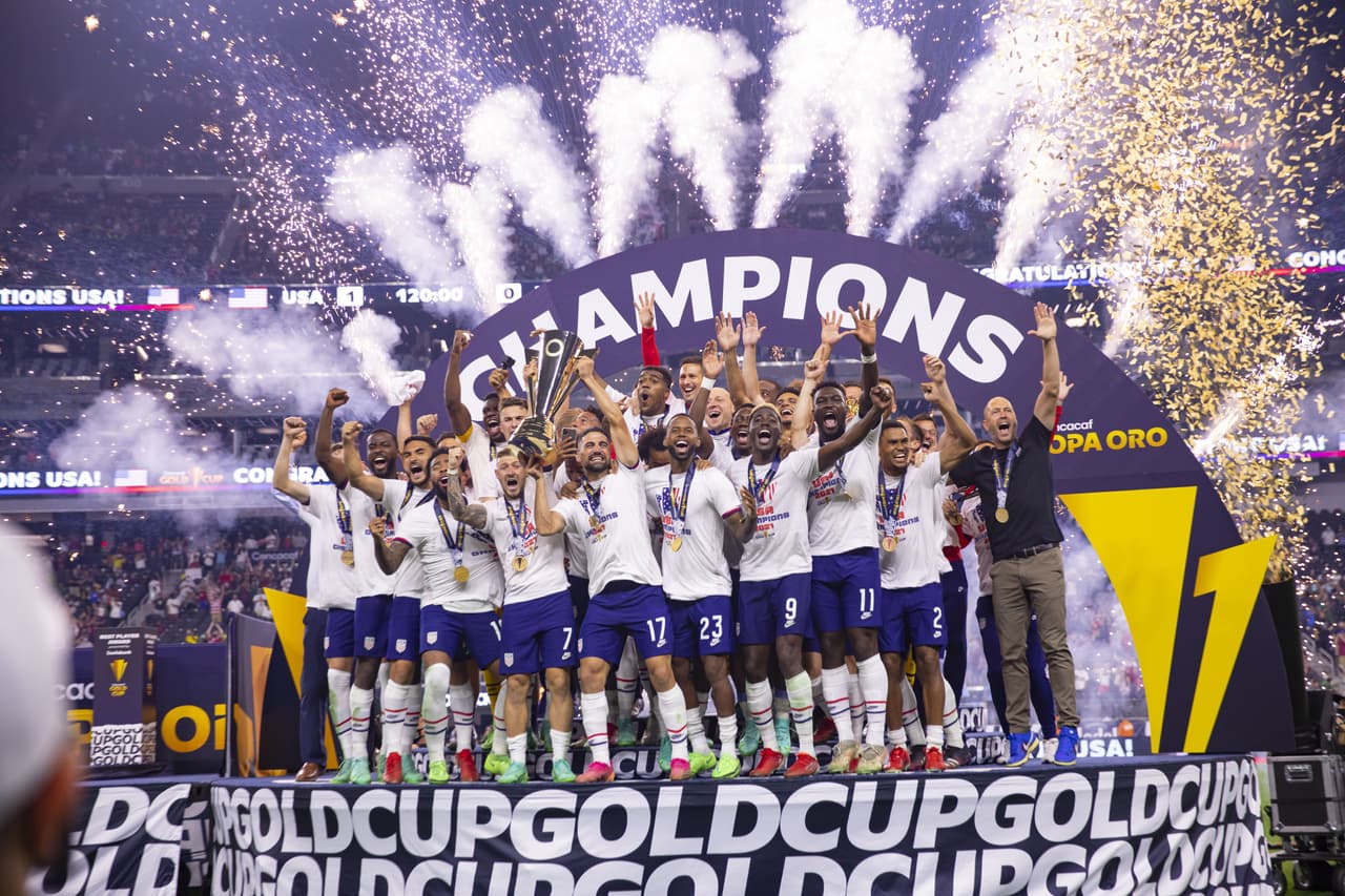 Efusividad y sorpresa… Team USA festejó en grande la obtención de su séptima Copa Oro de la Concacaf tras vencer a México en la Gran Final que se disputó en Las Vegas.