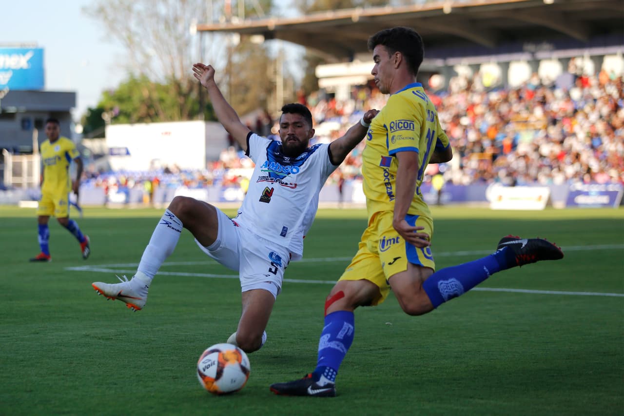 Esto le quitó la tranquilidad al Atlético San Luis, que como animal herido, y buscando hacer valer su condición de favorito y equipo superior, cambiaron la postura adoptada antes del gol para intentar el segundo gol.
