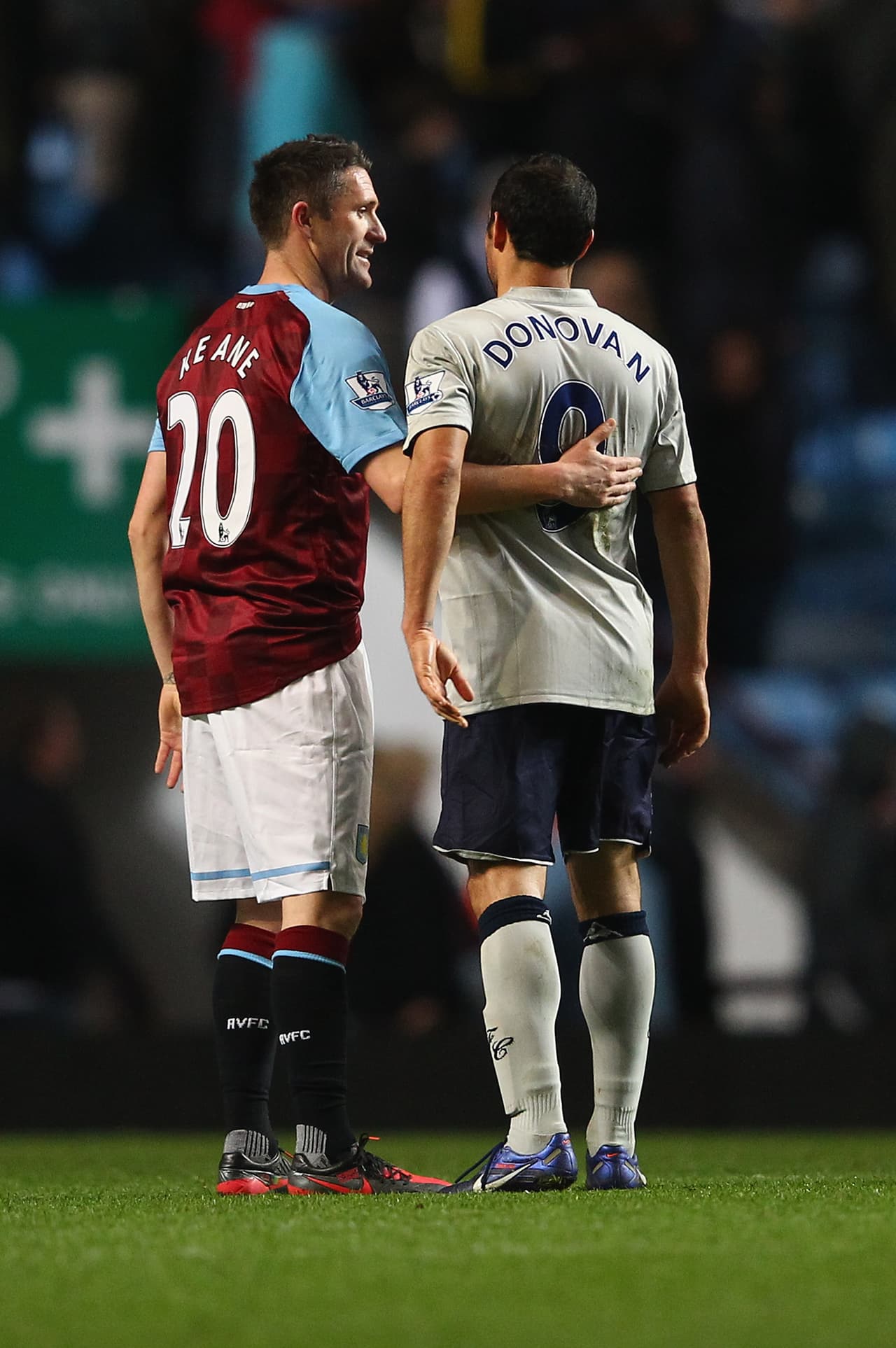 Fue el invierno de la temporada 2009-2010 y David Moyes lo usaba como volante en 4-4-2.