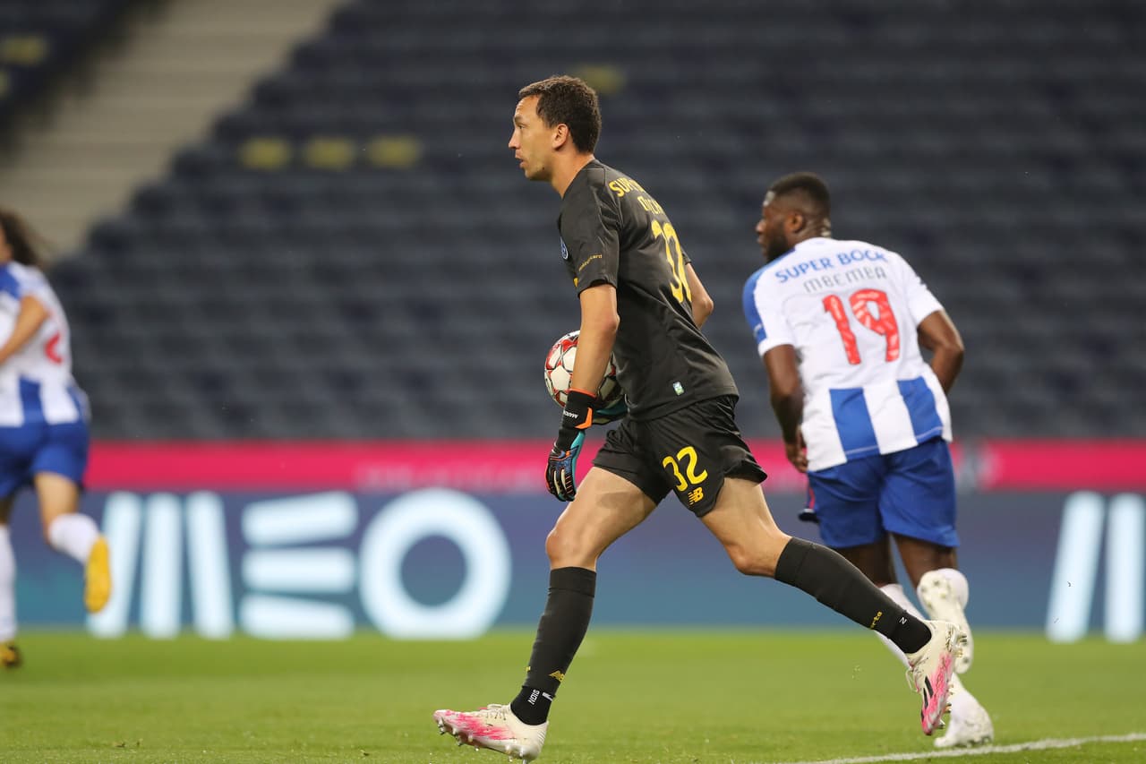 Con doblete de Moussa Marega, gol de Sérgio Oliveira y Alex Telles, el Porto golea en casa al Boavista y se aleja a tres puntod del Benfica en la búsqueda del título.