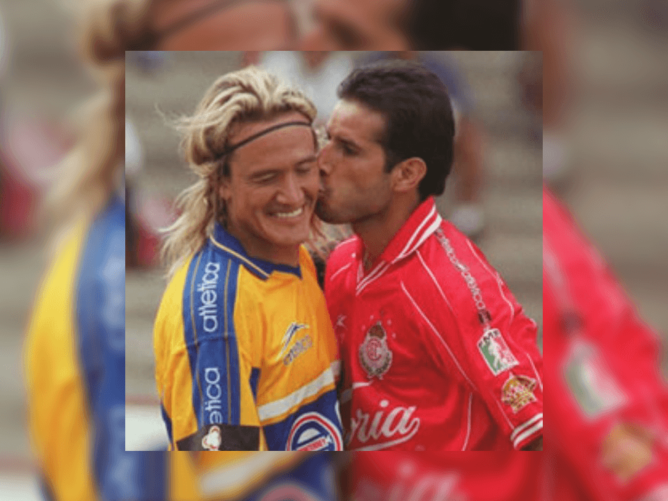 <b>Luis Hernández y José Manuel Abundis</b>
<br>A pesar de la rivalidad, el 'Matador' tomó muy bien este gesto.