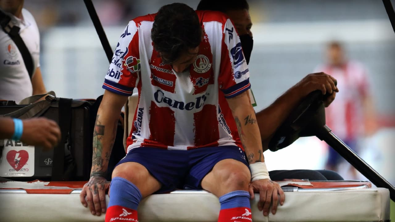 Operan a Sambueza por fractura del cuarto metatarsiano