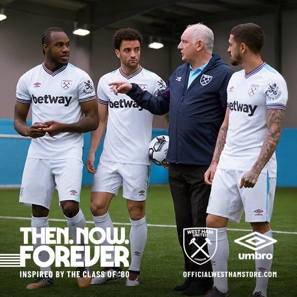 Como un homenaje al equipo de 1980, campeón de la Liga y de la F.A. Cup, West Ham United ha dado a conocer sus nuevas playeras para la próxima temporada. No hay duda de que el Chicharito vestirá con mucha elegancia en los campos ingleses junto a Felipe Anderson y compañía.