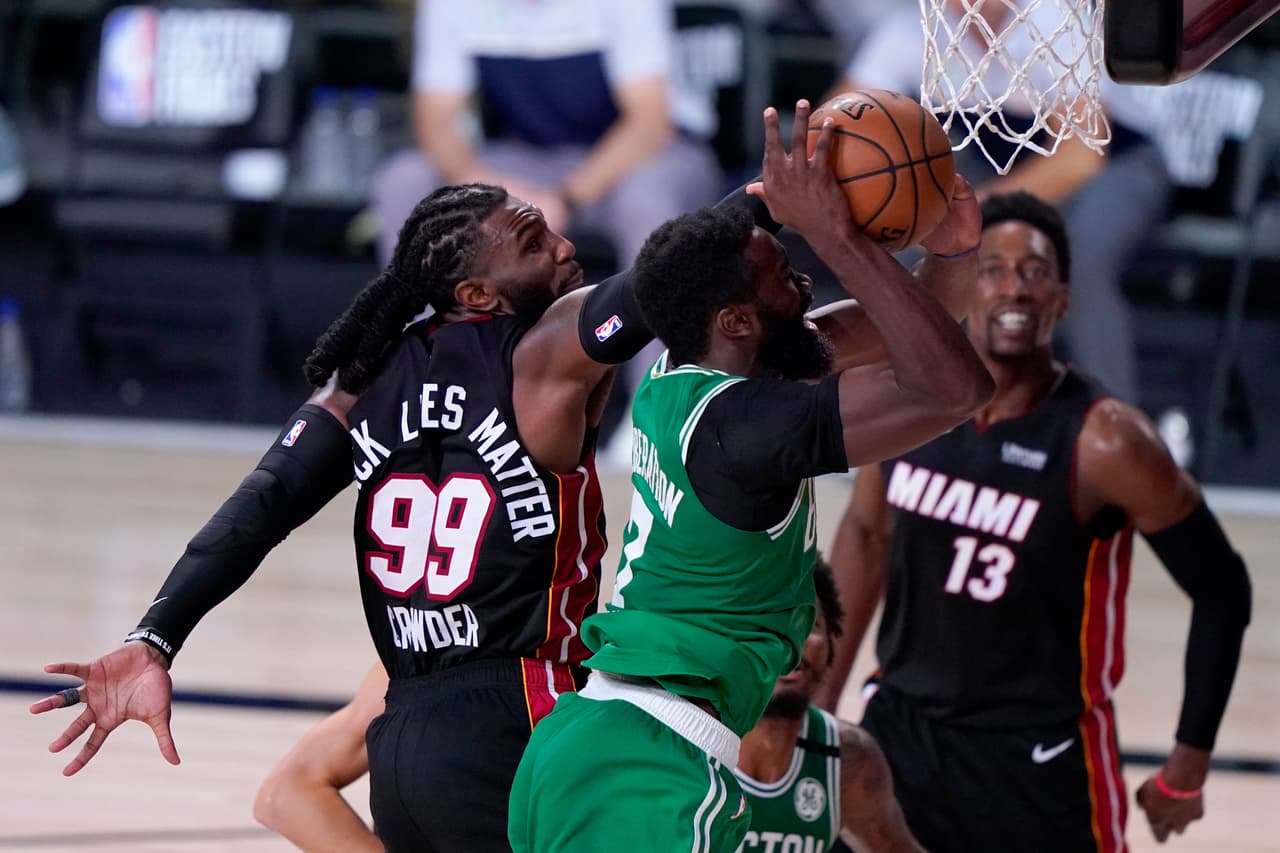 Los Boston Celtics ganan 117-106 y ponen la serie 2-1 | Borraron en tres cuartos al Miami Heat y se ponen a un juego de igualar la Final de Conferencia. | Bam Adebayo, Jaylen Brown y Jayson Tatum fueron los máximos anotadores del partido.