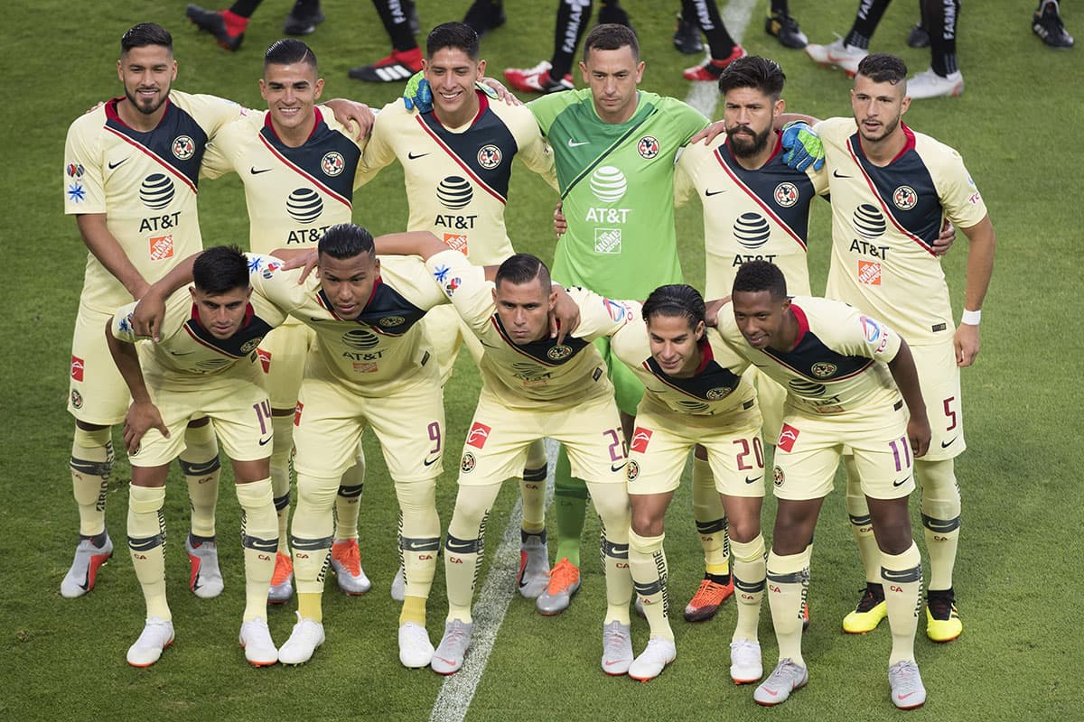 Las Águilas vuelan alto en el Apertura 2018 luciendo con honor su playera crema y azul que nunca pasa de moda, y vale la pena lucir. 
<a href="http://www.univisiondeportesfanshop.com" target="_blank">univisiondeportesfanshop.com</a>