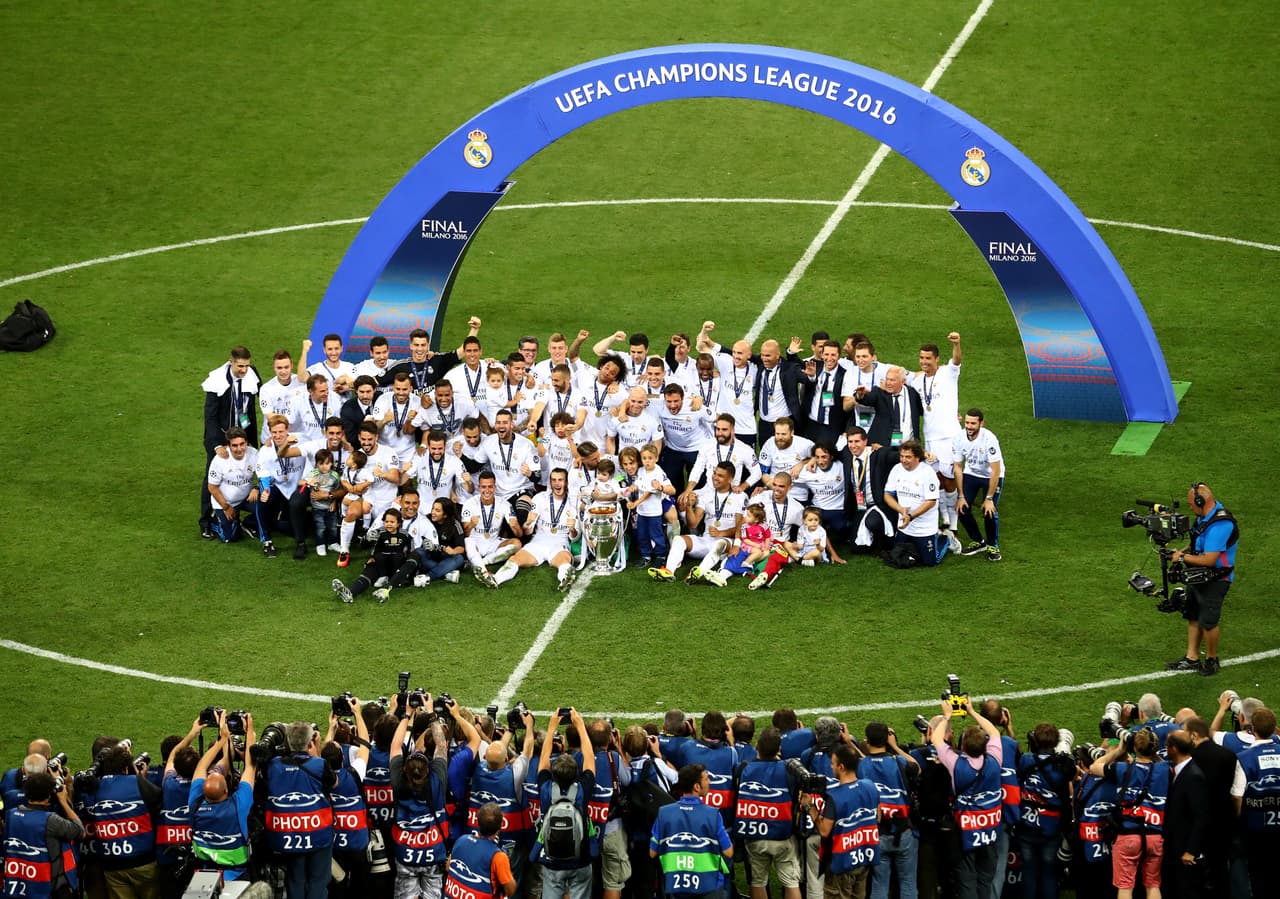 Los jugadores del Real Madrid celebran un nuevo título en la Champions