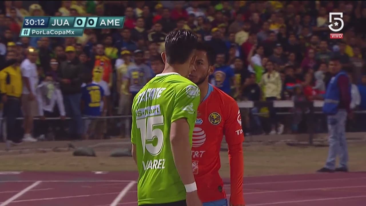 Videos: Nevarez y Vargas se hacen de empujones