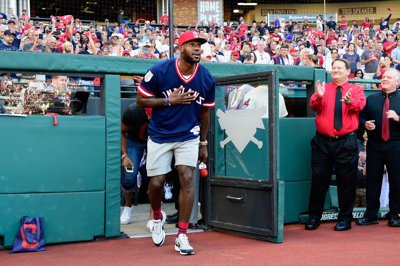 LeBron James será copropietario de Boston Red Sox