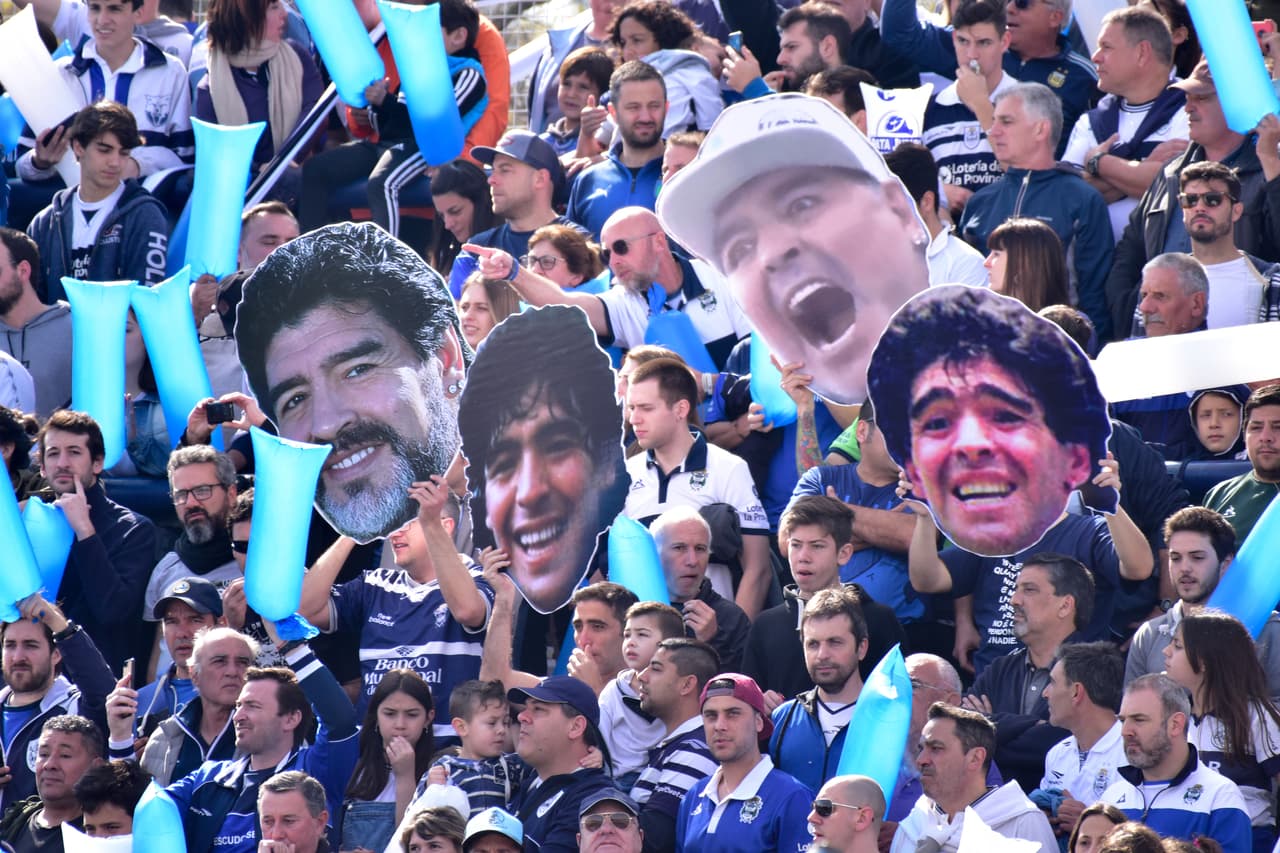 La hinchada se desborda con el entrenador y leyenda argentina.