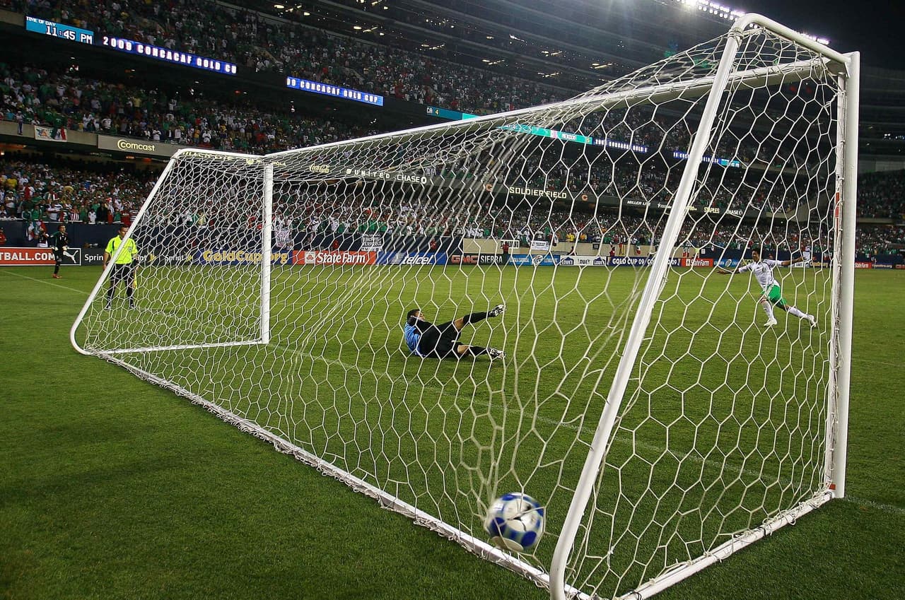 Costa Rica igualó a México de último momento en la Copa Oro 2009 y el Tri sufrió hasta que avanzó en penales
