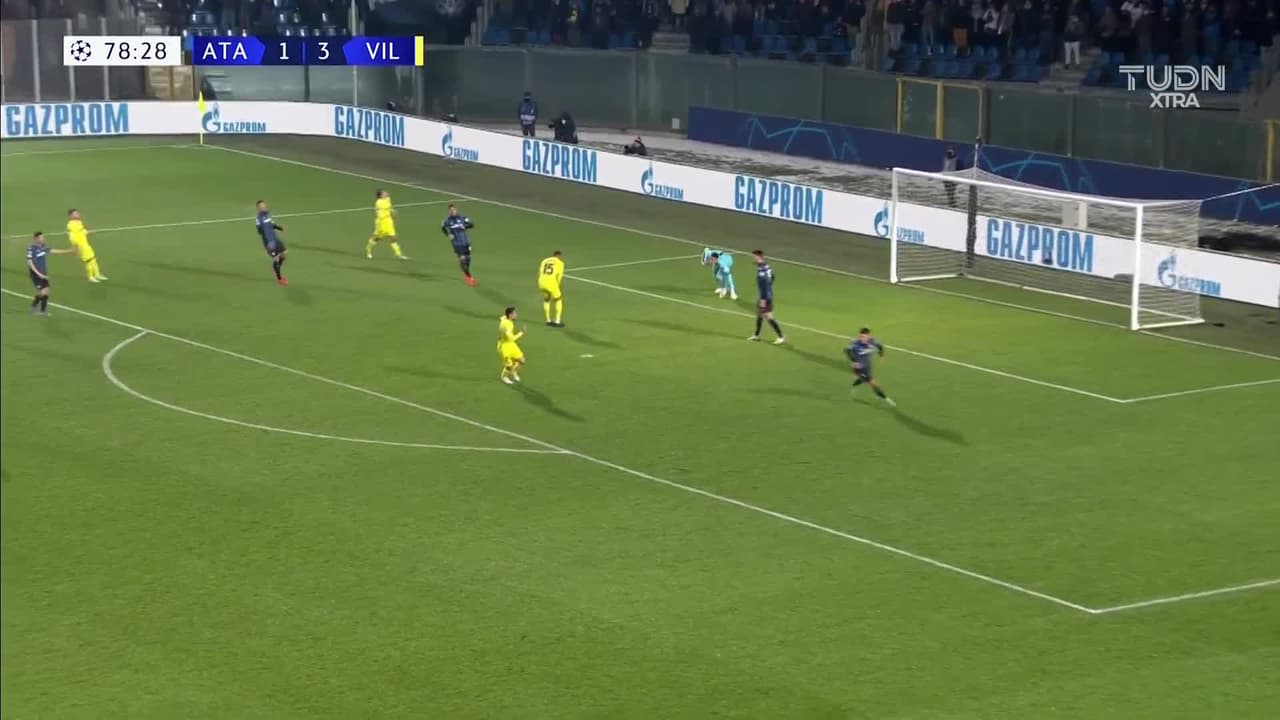 ¡TIRO ATAJADO! disparo por Gerard Moreno.