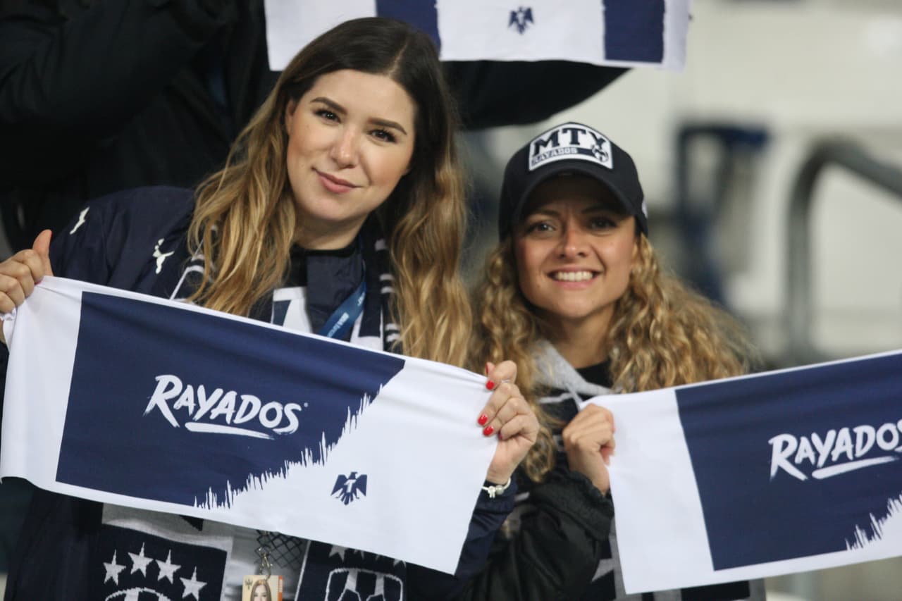 Ambiente festivo y de gran colorido por la Ida de la Semifinal entre Monterrey y Cruz Azul en la Liguilla de la Liga MX. Así lo vivieron la afición local y visitante.
