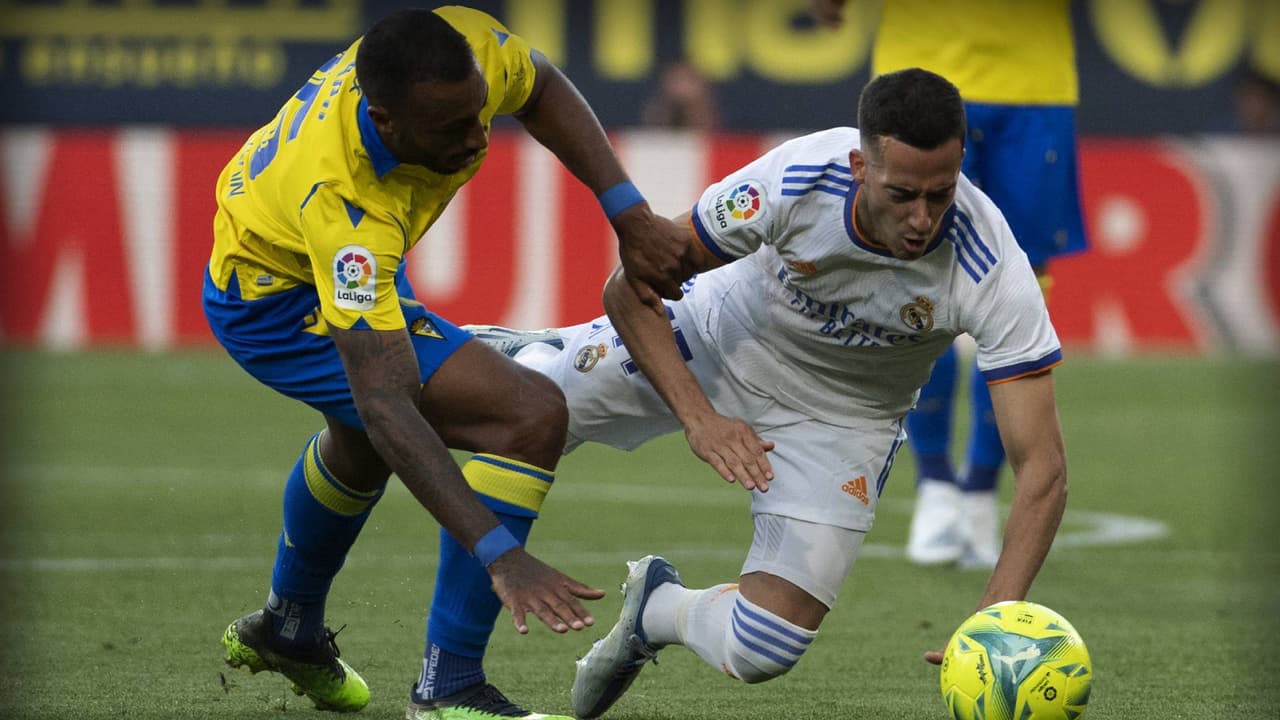 Eden Hazard deja a Carlos Akapo con metatarsianos rotos