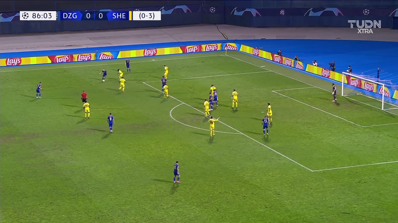 ¡TIRO ATAJADO! disparo por Bruno Petkovic.