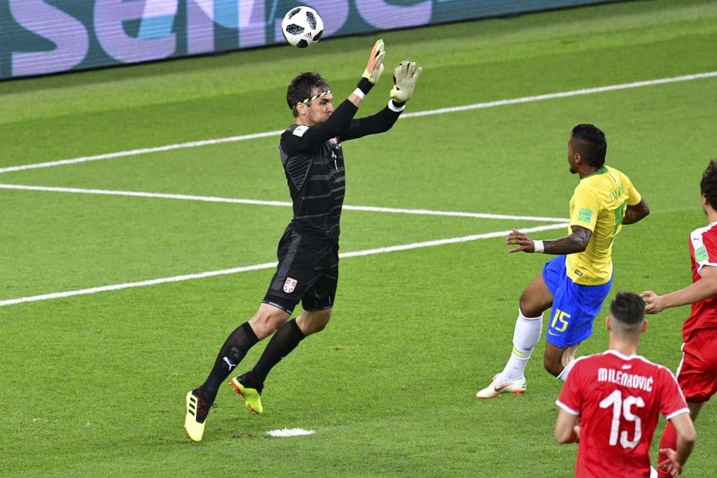 El balón apenas tuvo que superar al portero de Serbia para abrir un cerrojo bien cerrado por el equipo europeo.