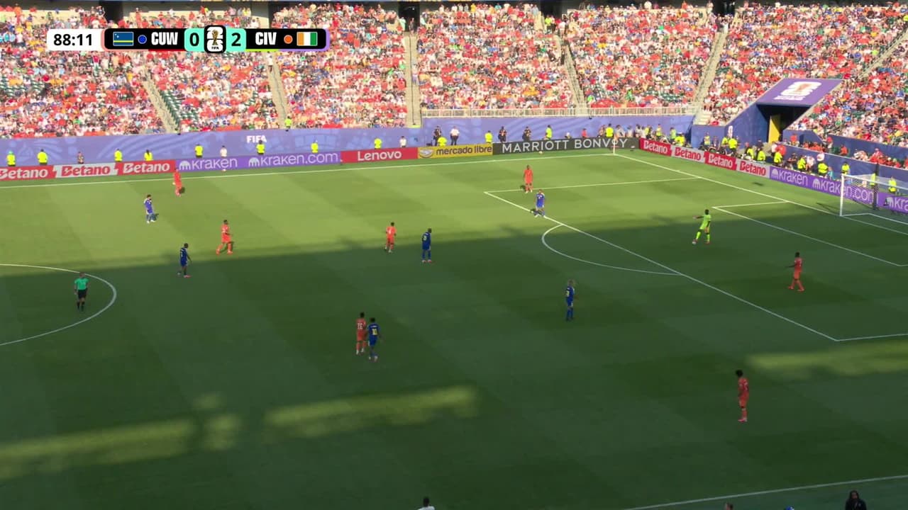 ¡TIRO ATAJADO! disparo por Elye Wahi.