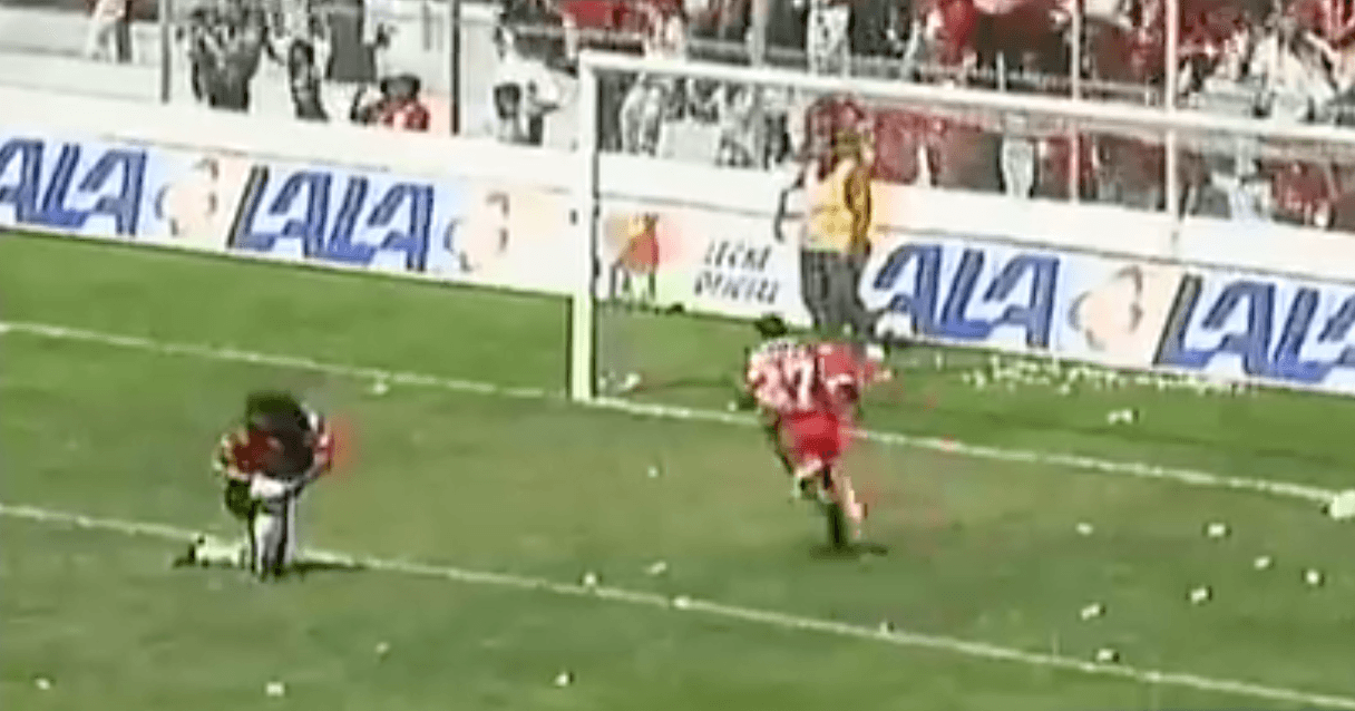 Rene tardó en levantarse y no pudo evitaar el primer tanto del juego.