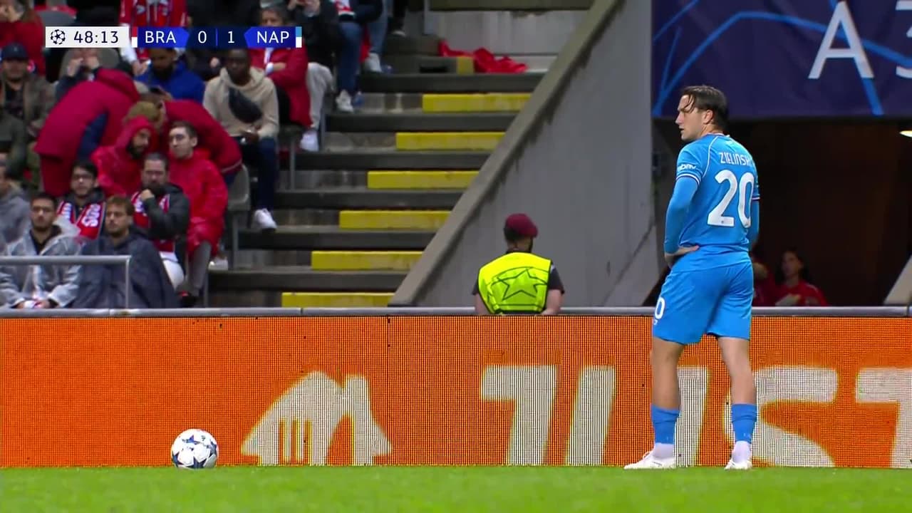 ¡TIRO ATAJADO! disparo por André-Frank Zambo Anguissa.