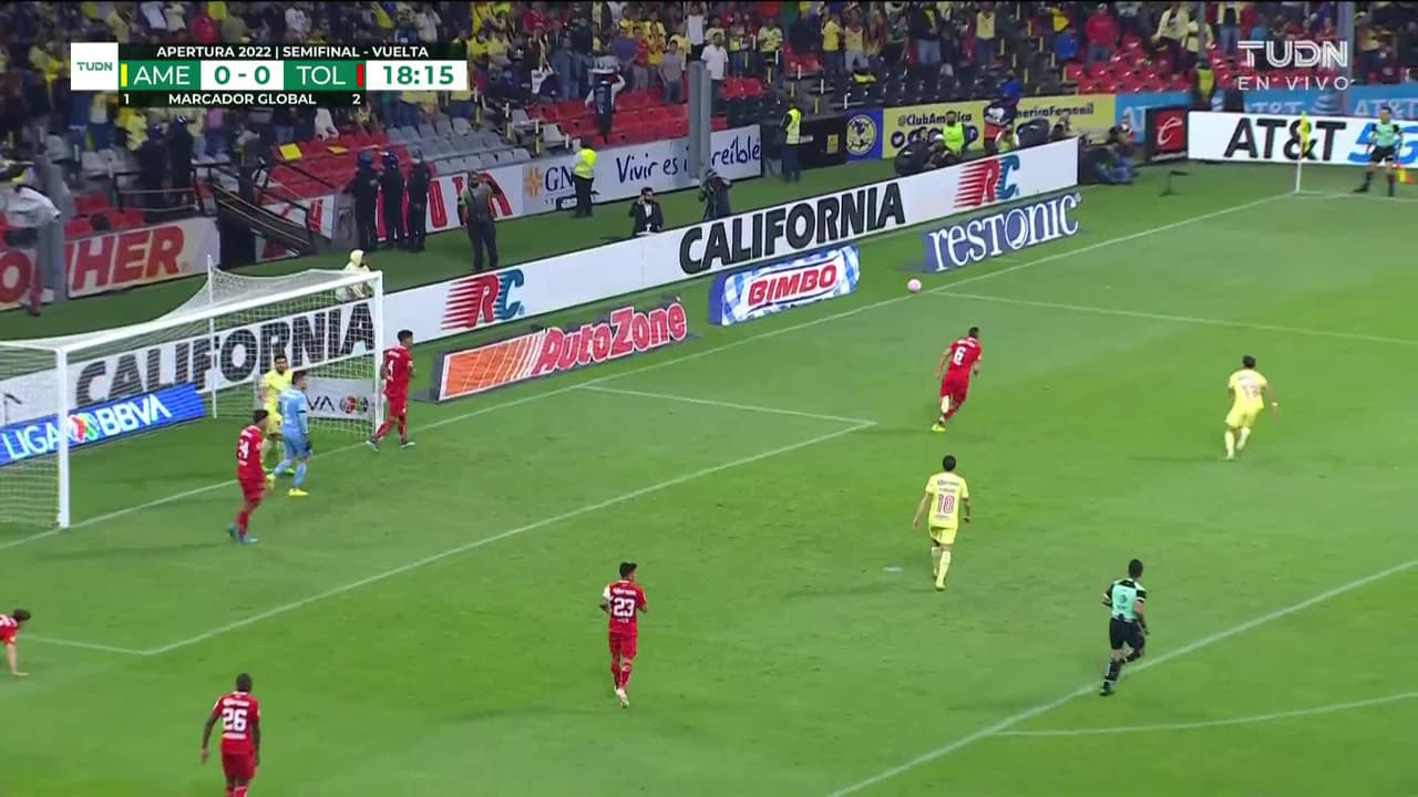 ¡TIRO ATAJADO! disparo por Henry Martín.