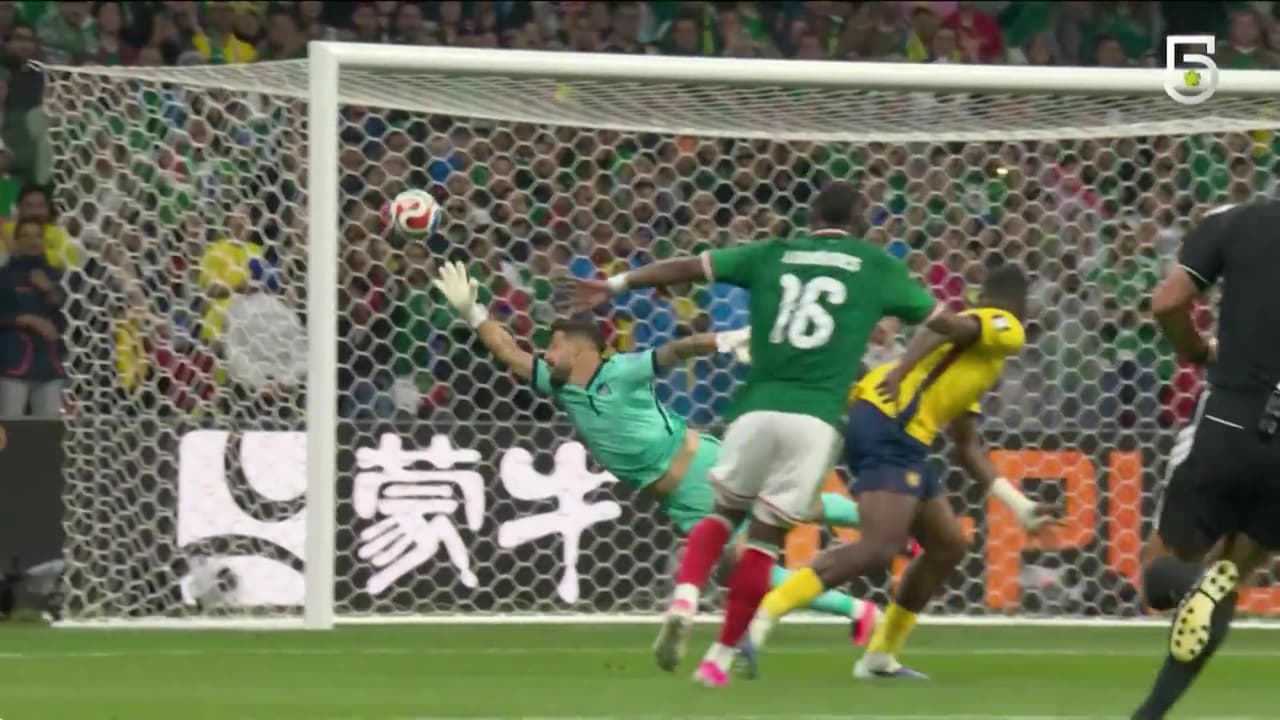 ¡Golazo de Julián Quiñones! ¡Golazo de México! 1-0 y se cae el estadio