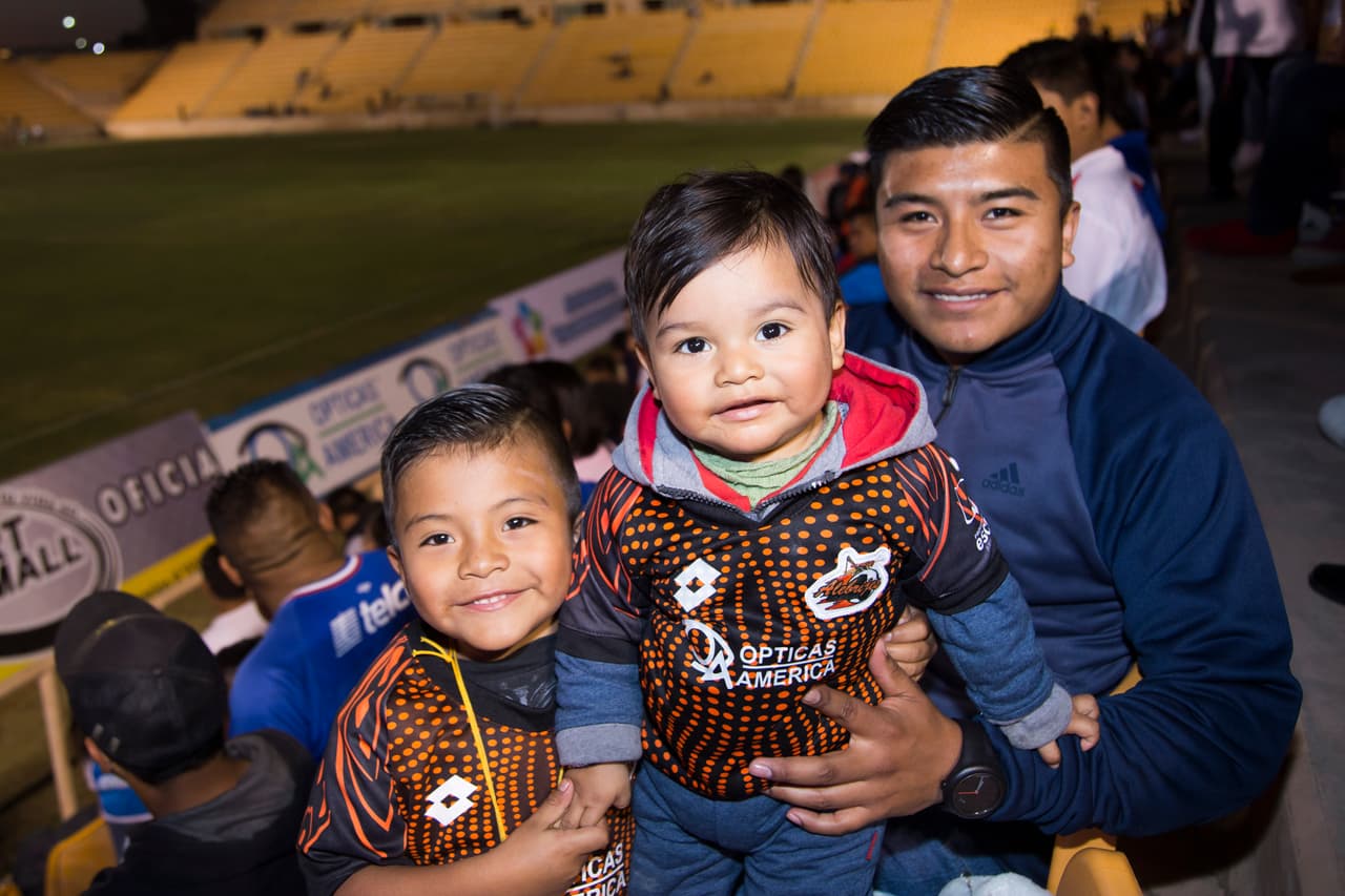 Los locales, desde los más pequeños, se vistieron de confianza, motivada por el título obtenido a finales de 2017.