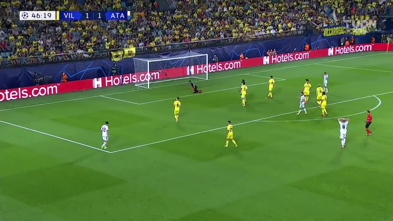 ¡TIRO ATAJADO! disparo por Ruslan Malinovskiy.