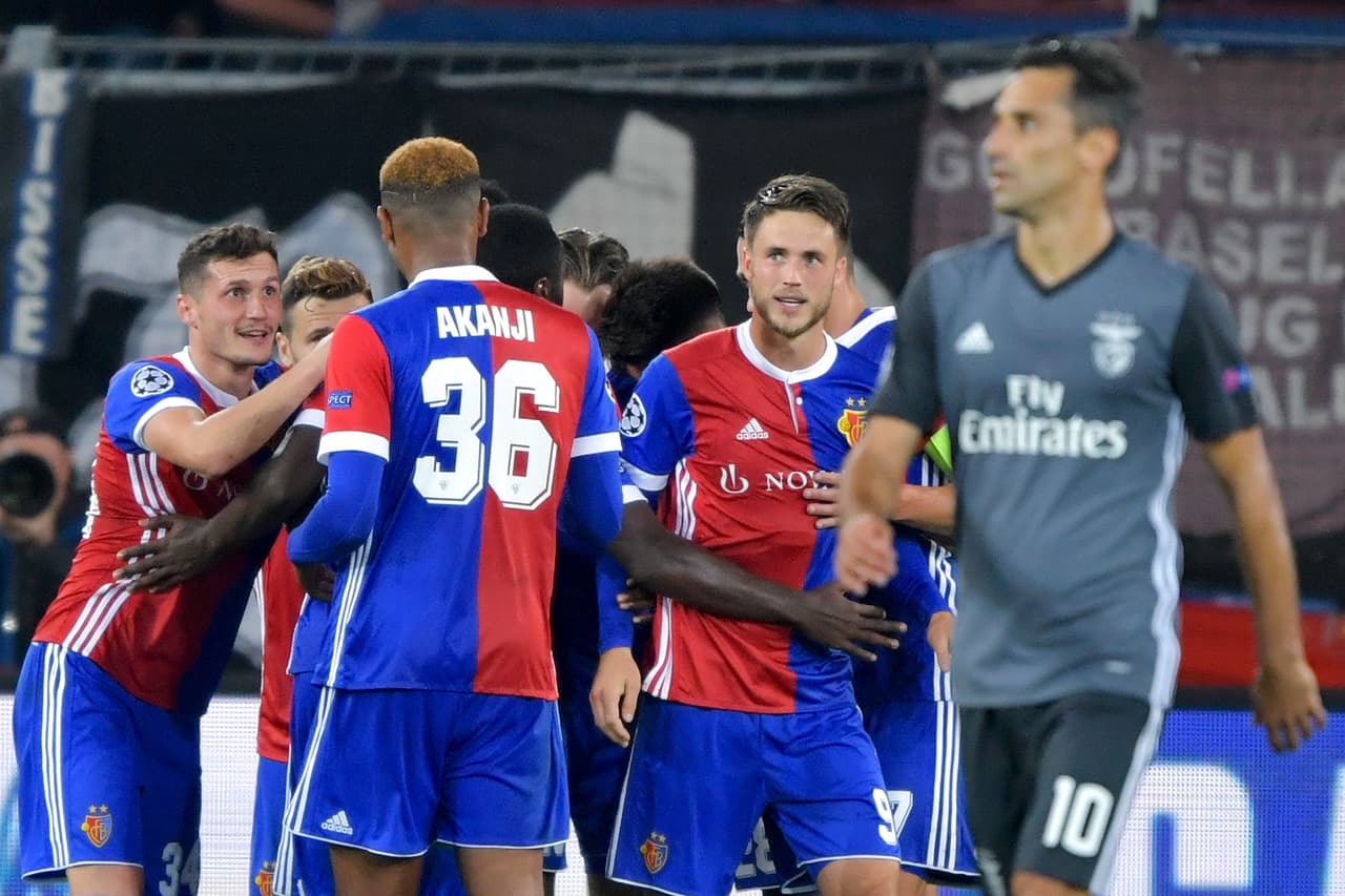 Noche de pesadilla para Raúl Jiménez y Benfica en Suiza