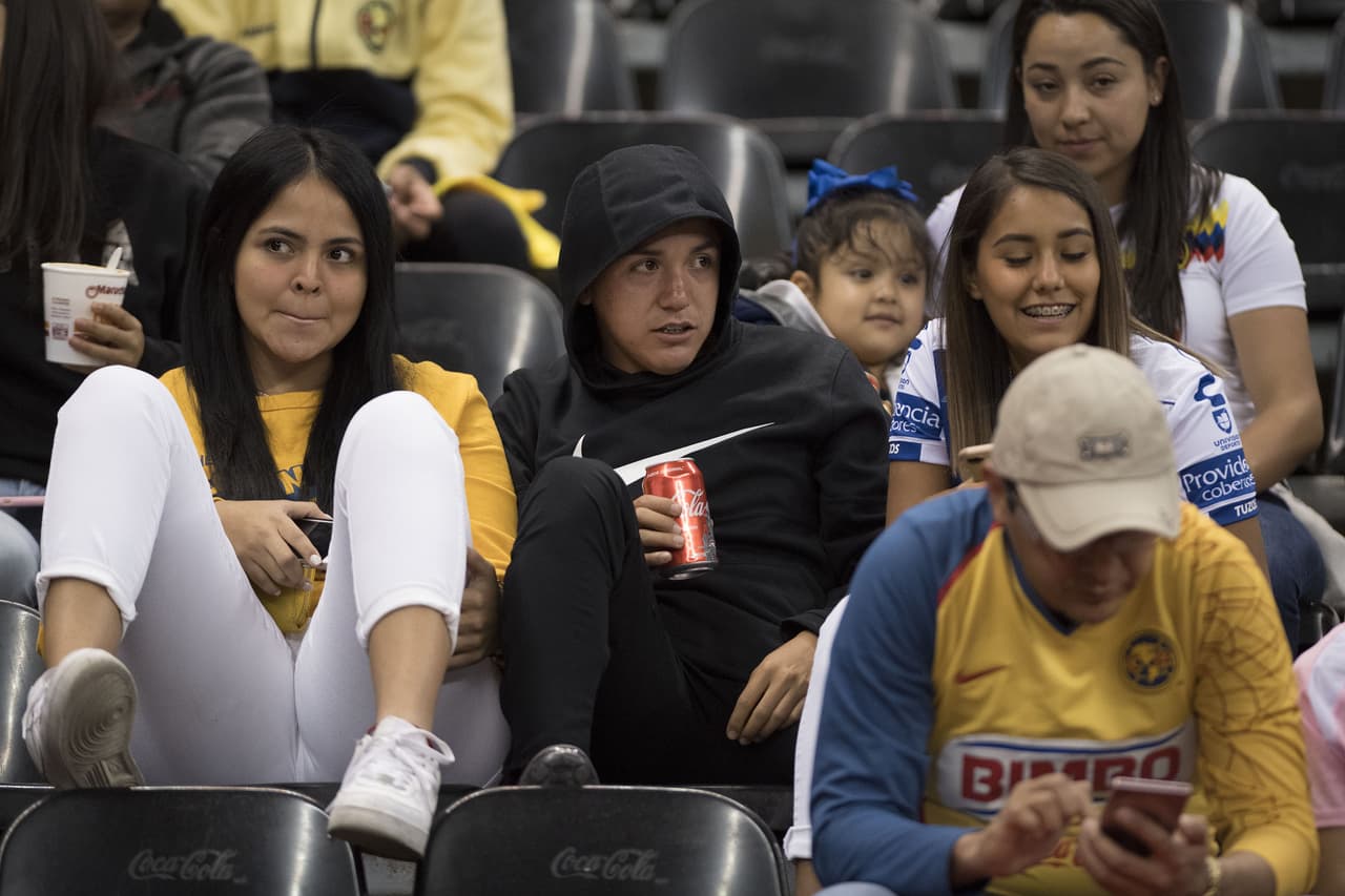 Los fanáticos de América y de Pachuca llegaron al estadio Azteca para ser testigos del duelo de sus equipos por los Octavos de final de la Copa MX.