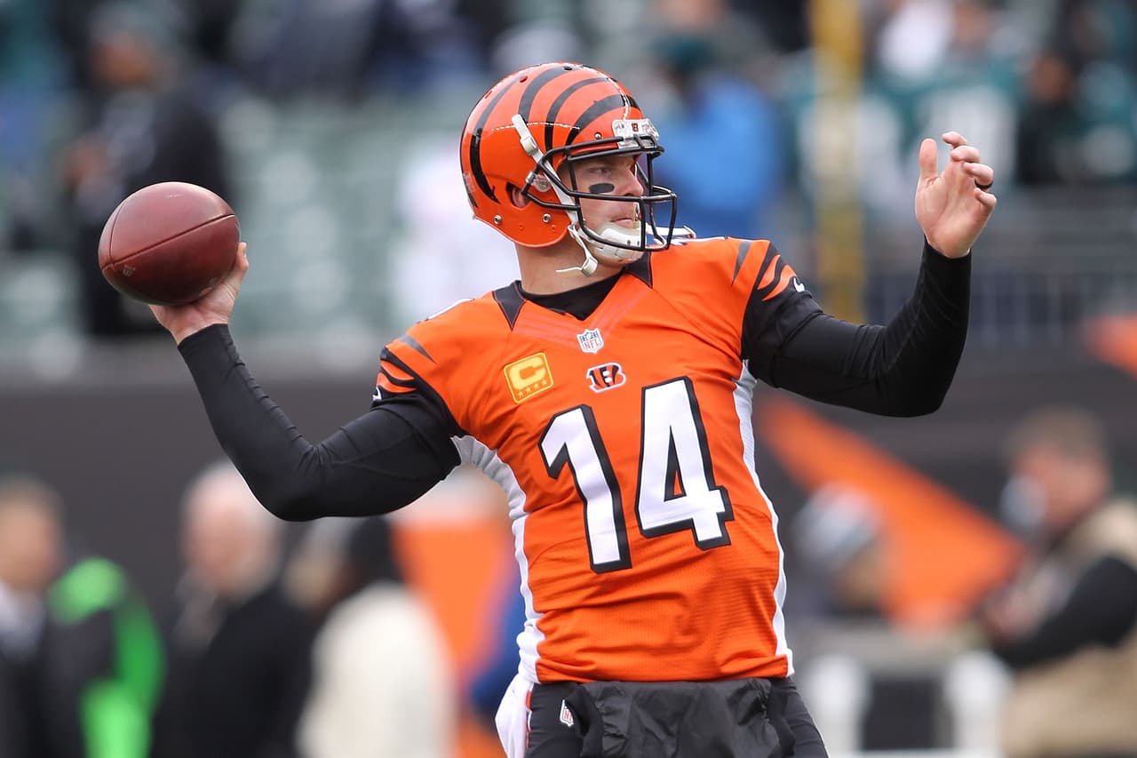 Andy Dalton lanza 2 touchdowns en el triunfo de los Bengals 32-14 sobre los Eagles 