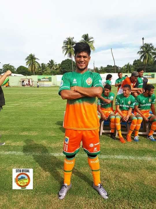 Siquinalá [2]-1 Xelajú: el delantero Luis Arroyo marcó doblete para el triunfo de su equipo en la Liga Nacional de Guatemala. El ex Toros Neza suma nueva anotaciones en lo que va de la temporada.