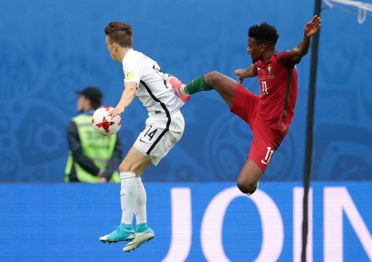 Durante el torneo, mostró su entrega en la cancha aunque en ocasiones se le vio extralimitado.