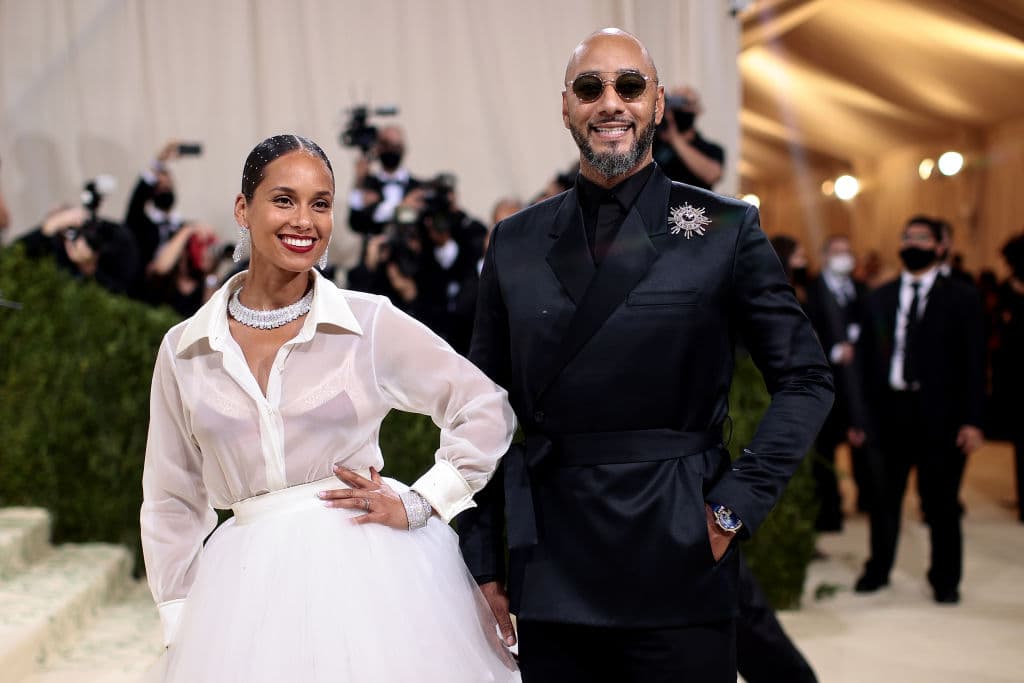 Swizz Beatz fue una especie de guía para Low en el mundo del coleccionismo de arte, fue cuando gastó hasta $9 millones en una obra de Jean-Michel Basquiat.