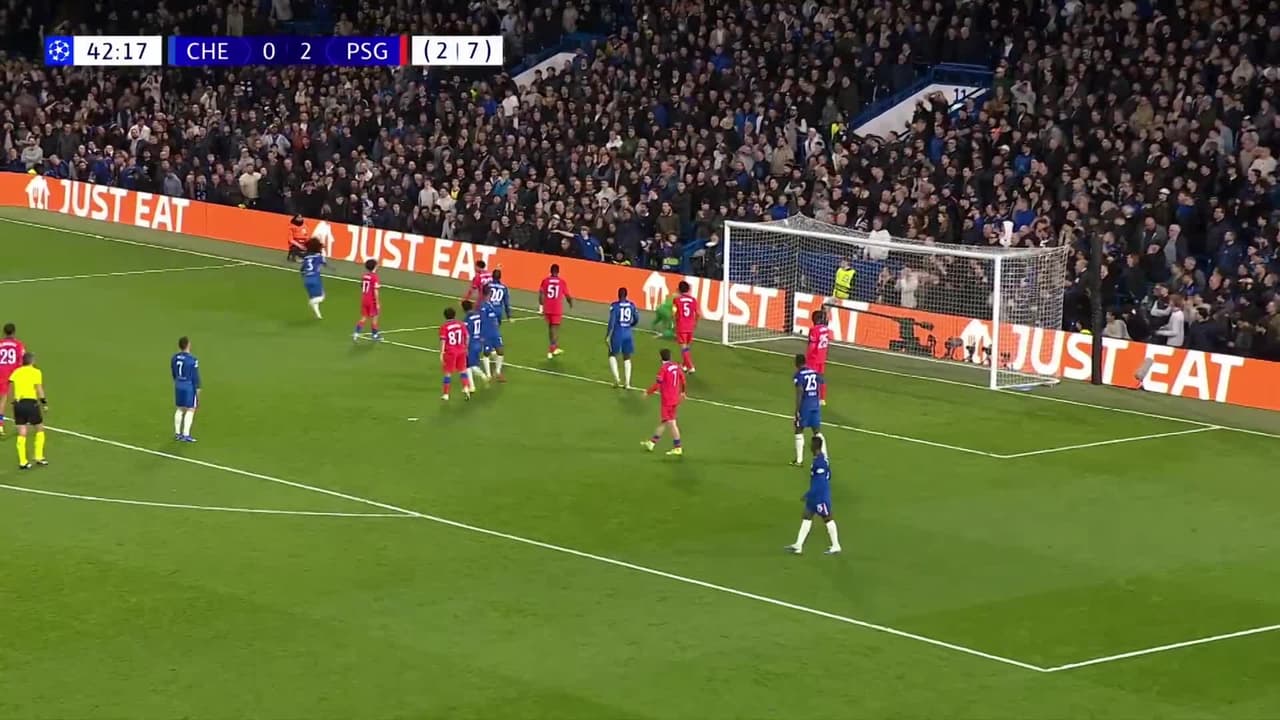 ¡TIRO ATAJADO! disparo por Bradley Barcola.