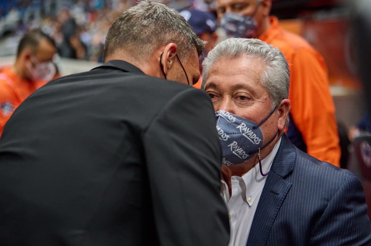 Víctor Manuel Vucetich debutó con el pie derecho como DT de Rayados tras derrotar 2-1 al América, que se quedó en el fondo de la Tabla General.